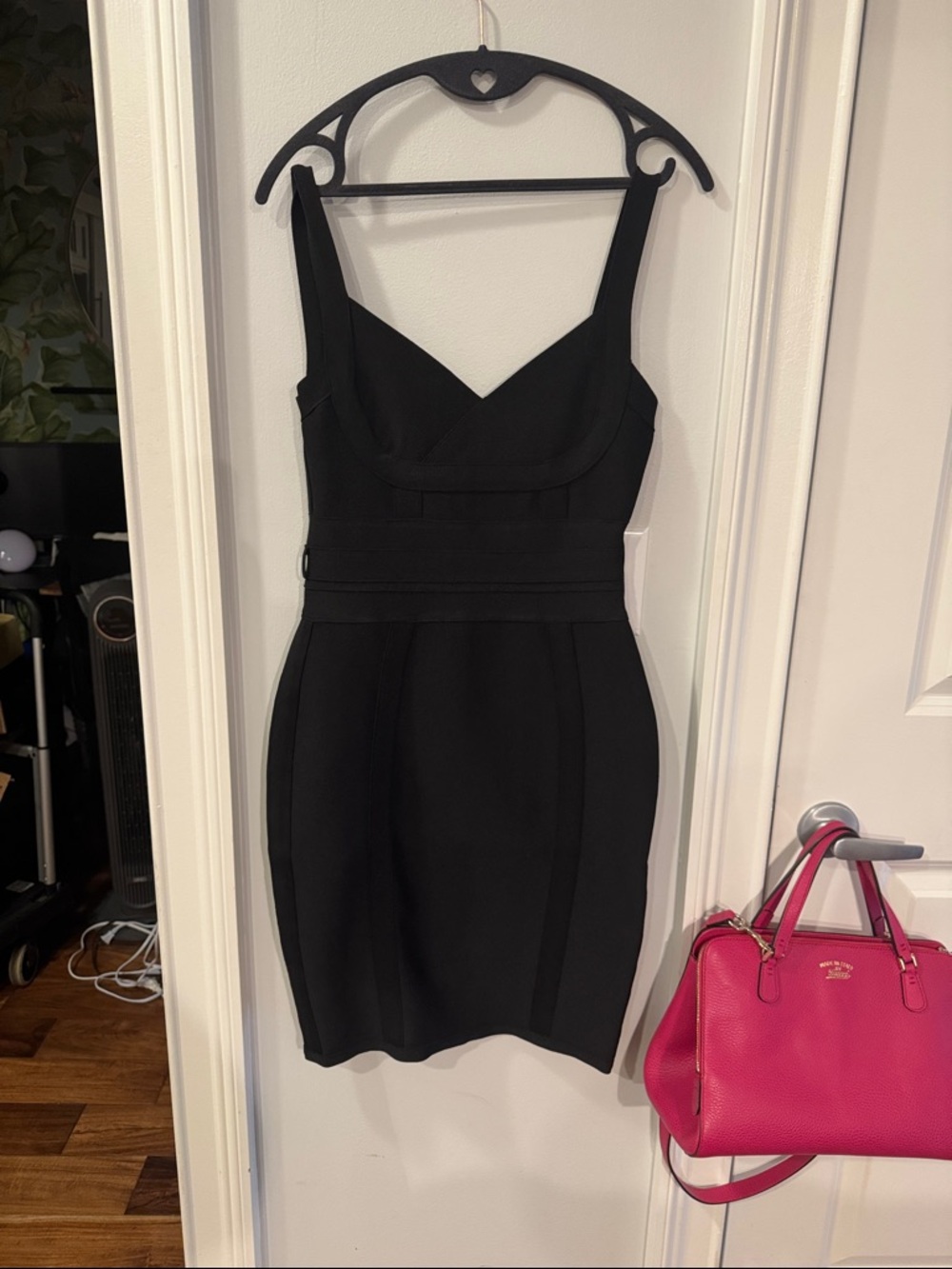 Elegant Black Sleeveless Mini Dress with Sweetheart Neckline